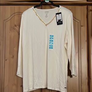 Jones New York Ivory V-Neck 3/4 sleeve Top with Gold Accents. NWT